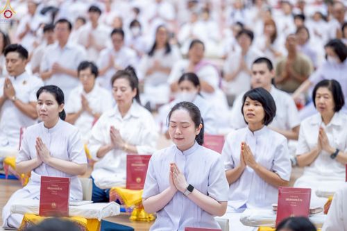 ภาพ No.228378:วันอาทิตย์ที่ 8 มิถุนายน พ.ศ. 2568 พิธีถวายทุนสนับสนุนพระไตรปิฎกฉบับธรรมชัย และอนุรักษ์คัมภีร์โบราณ ณ ห้องแก้วสารพัดนึก 2 วัดพระธรรมกาย