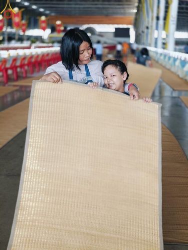 ภาพ No.59699:V.39 ทุ่มสุดใจ ธรรมชัย 80 ปี การเตรียมงาน การปฏิบัติงาน ของเจ้าหน้าที่หน่วยงานต่างๆ เพื่อพิธีฉลองอายุวัฒนมงคล 80 ปี หลวงพ่อธัมมชโย และรับถวายมหาสังฆทาน 10,000 กว่าวัดทั่วประเทศ ในวันคุ้มครองโลก จันทร์ที่ 22 เมษายน พ.ศ. 2567