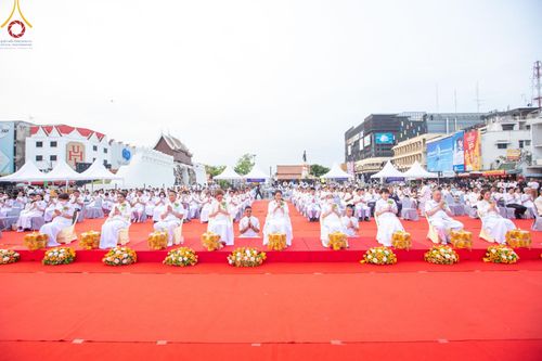 ภาพ No.126102:พิธีทำบุญเมืองนครราชสีมา ฉลอง 556 ปี ตักบาตรพระ 10,000 รูป ในวันเสาร์ที่ 2 มีนาคม พ.ศ.2567 ณ อนุสาวรีย์ท้าวสุรนารี จ.นครราชสีมา จัดโดย คณะสงฆ์จังหวัดนครราชสีมา ร่วมกับสำนักงานจังหวัดนครราชสีมา