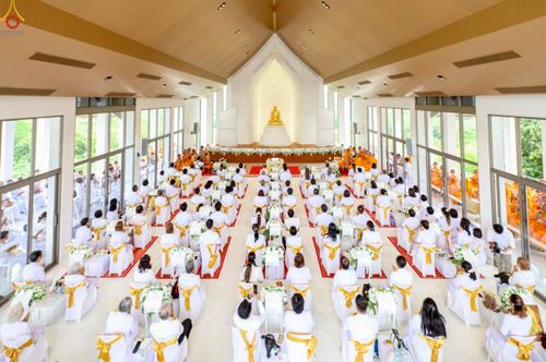 ภาพ No.239452:วันอาทิตย์ที่ 17 สิงหาคม พ.ศ. 2568 พิธีกดปุ่มอัญเชิญรูปเหมือน พระมงคลเทพมุนี (สด จันทสโร)  ณ มหาวิหารแก้วพระมงคลเทพมุนี  ศูนย์ปฏิบัติธรรมแก้วเมืองเลย