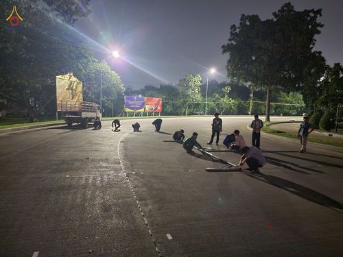 ภาพ No.88751:คณะสงฆ์ เจ้าหน้าที่ และสาธุชน ทุ่มเทแรงกายแรงใจเตรียมงาน เพื่องานวันครูผู้ค้นพบวิชชาธรรมกาย ตั้งแต่วันที่ 20 กันยายน พ.ศ. 2566