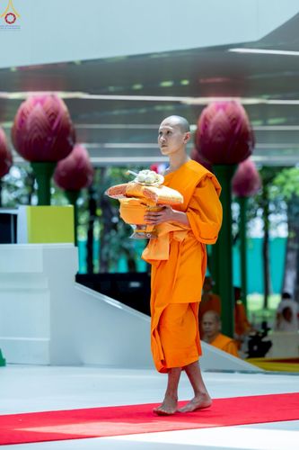 ภาพ No.227759:วันเสาร์ที่ 31 พฤษภาคม พ.ศ.2568 พิธีถวายผ้าไตรแด่สามเณรผู้เข้ารับการอุปสมบท , พิธีอุปสมบทสามเณรเตรียม DCI วัดพระธรรมกาย จ.ปทุมธานี