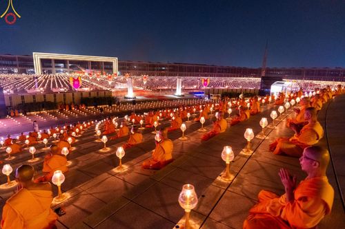 ภาพ No.125074:พิธีเวียนประทักษิณและจุดมาฆประทีป (ชุดที่ 2) ในวันมาฆบูชา เสาร์ที่ 24 กุมภาพันธ์ พ.ศ. 2567 ณ พระมหาธรรมกายเจดีย์ วัดพระธรรมกาย