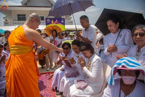 ภาพ No.130063:V.34 เพื่อธรรมเพื่อบางกล่ำ การรับบุญของเจ้าหน้าที่หน่วยงานต่างๆ  เพื่องานธรรมยาตราอัญเชิญพระบรมสารีริกธาตุ ประดิษฐาน ณ มหารัตนเจดีย์สิริปทุมสวรรค์ (เจดีย์อริยพุทธะ 5 พระองค์) ณ ศูนย์ปฏิบัติธรรมภาคใต้ อ.บางกล่ำ จ.สงขลา ระหว่างวันที่ 9-10 มีนาคม พ.ศ. 2567