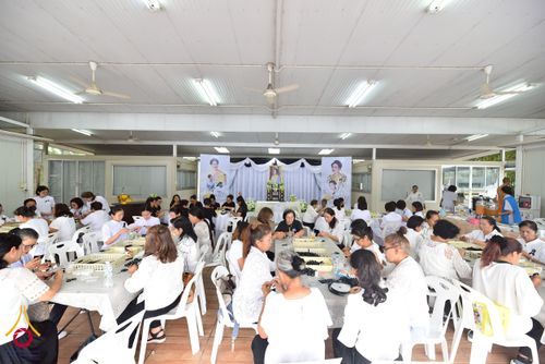 ภาพ No.267619:วันที่ 7 พฤศจิกายน พ.ศ. 2568 พสกนิกรอำเภอคลองหลวง รวมใจบำเพ็ญกุศลปัณรสมวาร (15 วัน) อุทิศถวายเป็นพระราชกุศลแด่ “สมเด็จพระพันปีหลวง” ณ วัดพระธรรมกาย