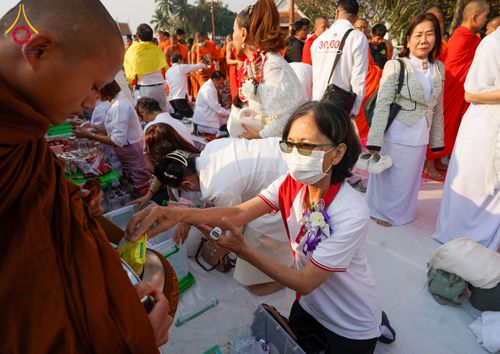 ภาพ No.208712:ตักบาตรพระ 1,743 รูป ครบรอบ 743 ปี นครน่าน ถวายเป็นพุทธบูชา น้อมบุญกุศลอุทิศให้บรรพบุรุษ วันอาทิตย์ ที่ 16 กุมภาพันธ์ พ.ศ. 2568 ณ ถนนคนเดินข่วงเมืองน่าน ต.ในเวียง อ.เมือง จ.น่าน