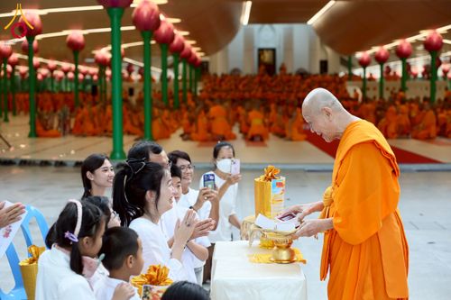 ภาพ No.233204:วันที่ 11 กรกฏาคม พ.ศ. 2568 พิธีอธิษฐานพรรษา ของคณะสงฆ์ ณ โบสถ์พระไตรปิฎก วัดพระธรรมกาย ต.คลองสาม อ.คลองหลวง จ.ปทุมธานี