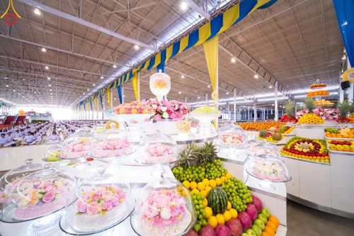 ภาพ No.151222:พิธีบูชาข้าวพระ ในวันอาทิตย์ต้นเดือน วันที่ 1 กันยายน พ.ศ. 2567 ณ สภาธรรมกายสากล วัดพระธรรมกาย