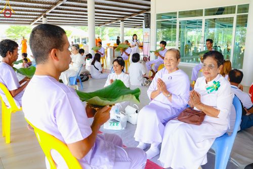 ภาพ No.186516:พิธีตัดปอย ปลงผม เวียนประทักษิณ  มอบบาตรผ้าไตร ขอขมาผู้ปกครอง และพิธีบรรพชาอุปสมบท  โครงการอุปสมบทหมู่บูชาธรรมมหาปูชนียาจารย์  ประจำปี 2567 ณ ศูนย์ปฏิบัติธรรมภาคใต้และวัดคงคาเลียบ อ.บางกล่ำ จ.สงขลา วันอาทิตย์ที่ 8 ธันวาคม พ.ศ. 2567