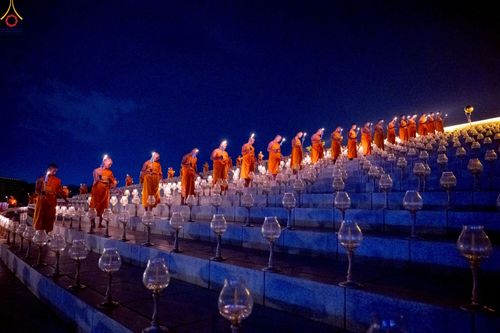 ภาพ No.253693:วันที่ 10 ตุลาคม พ.ศ. 2568 พิธีจุดประทีปบูชาพระผู้ปราบมาร, พิธีจุดประทีปบนพระมหาธรรมกายเจดีย์  20,000 ดวง เนื่องในวันคล้ายวันเกิดครบรอบ 141 ปี พระมงคลเทพมุนี (สด จนฺทสโร)