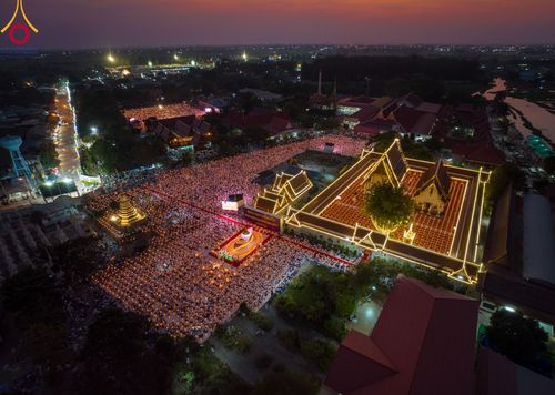 ภาพ No.112072:พิธีจุดประทีปถวายเป็นพุทธบูชา และบูชาธรรมมหาปูชนียาจารย์ พระมงคลเทพมุนี(สด จนฺทสโร) ในโครงการธรรมยาตรา กตัญญูบูชา มหาปูชนียาจารย์ พระมงคลเทพมุนี(สด จนฺทสโร) พระผู้ปราบมาร อนุสรณ์สถาน 7 แห่ง ปีที่ 12 วันที่ 14 มกราคม พ.ศ. 2567 ณ วัดสองพี่น้อง อ.สองพี่น้อง