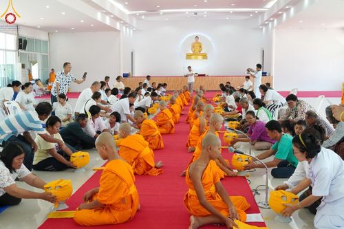 ภาพ No.134902:พิธีตัดปอยผม พิธีขอขมารับผ้าไตร พิธีบรรพชา และพิธีถวายบาตร ในโครงการบรรพชาสามเณร ฟื้นฟูพระพุทธศาสนาทั่วไทย  ณ ศูนย์ปฏิบัติธรรมและศูนย์อบรมเยาวชนเพชรบุรี ต.ท่าแลง อ.ท่ายาง จ.เพชรบุรี