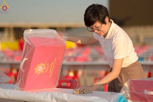 ภาพ No.219133:วันที่ 19-21 เมษายน พ.ศ. 2568 การเตรียมงานในลานธรรม , วิหารคด เพื่องานวันคุ้มครองโลก 22 เมษายน พ.ศ. 2568