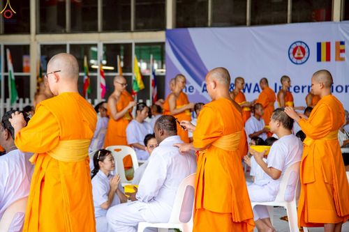 ภาพ No.230837:วันที่ 28 มิถุนายน พ.ศ. 2568 พิธีตัดปอยผมและปลงผม โครงการบวชพระนานาชาติ AEC & WAB รุ่นที่ 9 ณ วิหารคด 2 วัดพระธรรมกาย