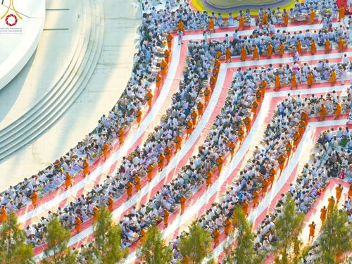 ภาพ No.193016:พิธีตักบาตรพระธรรมยาตรา ณ อนุสรณ์สถานคลองบางนางแท่น อ.สามพราน จ.นครปฐม ในโครงการธรรมยาตรา กตัญญูบูชา มหาปูชนียาจารย์ พระมงคลเทพมุนี(สด จนฺทสโร) พระผู้ปราบมาร อนุสรณ์สถาน 7 แห่ง ปีที่ 13 วันที่ 11 มกราคม พ.ศ.2568