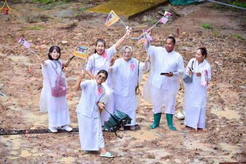 ภาพ No.250005:วันอังคารที่ 30 กันยายน พ.ศ. 2568 พิธีตอกเสามงคลต้นแรกอาคารเศรษฐีถาวร ที่พักผู้มาปฏิบัติธรรม ณ ศูนย์ปฏิบัติธรรมจันทบุรี