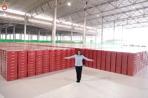 ภาพ No.212316:วันพุธที่ 19 มีนาคม พ.ศ. 2568 การบรรจุไทยธรรมลงกล่องสำเร็จ 43,500 กล่อง เพื่อถวายแด่พระสังฆาธิการ 40,000 กว่าวัดทั่วไทย ในวันคุ้มครองโลก 22 เมษายน พ.ศ. 2568 ณ บ้านแก้วเรือนทองคุณยายฯ วัดพระธรรมกาย