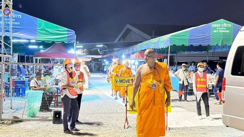 ภาพ No.110052:V.8 พลังทีม การเตรียมงาน เก็บงาน การรับบุญของเจ้าหน้าที่หน่วยงานต่างๆ เพื่อโครงการธรรมยาตรา กตัญญูบูชามหาปูชนียาจารย์ พระมงคลเทพมุนี (สด จนฺทสโร) พระผู้ปราบมาร อนุสรณ์สถาน 7 แห่ง ปีที่ 12 ระหว่างวันที่ 2 - 31 มกราคม พ.ศ.2567