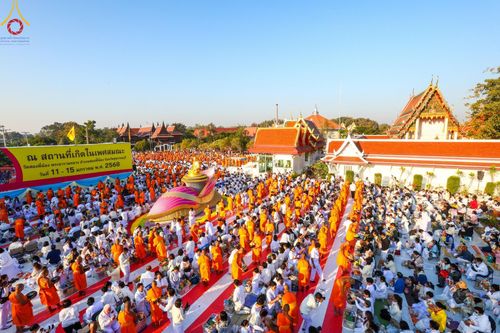 ภาพ No.195399:พิธีตักบาตรพระธรรมยาตรา ณ อนุสรณ์สถานลำดับที่ 3 สถานที่เกิดใหม่ในเพศสมณะ วัดสองพี่น้อง ต.ต้นตาล อ.สองพี่น้อง จ.สุพรรณบุรี ในโครงการธรรมยาตรา กตัญญูบูชา มหาปูชนียาจารย์ พระมงคลเทพมุนี(สด จนฺทสโร) พระผู้ปราบมาร ปีที่ 13 วันที่ 15 มกราคม พ.ศ.2568