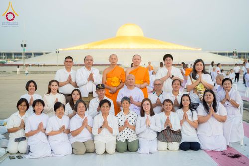 ภาพ No.274809:วันอาทิตย์ที่ 30 พฤศจิกายน พ.ศ. 2568 พิธีปลงผม โครงการอุปสมบทบูชาธรรมมหาปูชนียาจารย์ ปี 2568 ณ ลานธรรมพระมหาธรรมกายเจดีย์ ฝั่งทิศตะวันตก ระหว่างวิหารคดหมายเลข 8 และ 9 วัดพระธรรมกาย