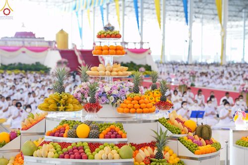 ภาพ No.89506:พิธีตักบาตร ข้าวสารอาหารแห้ง พิธีบูชาข้าวพระ และพิธีจุดเทียนใจ ไฟนิรันดร์  อนันตชัย ณ สภาธรรมกายสากล วัดพระธรรมกาย วันอาทิตย์ที่ 1 ตุลาคม พ.ศ. 2566