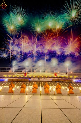 ภาพ No.122279:พิธีจุดประทีปถวายเป็นพุทธบูชา และบูชาธรรมมหาปูชนียาจารย์ พระมงคลเทพมุนี(สด จนฺทสโร) ในโครงการธรรมยาตรา กตัญญูบูชา มหาปูชนียาจารย์ พระมงคลเทพมุนี(สด จนฺทสโร) พระผู้ปราบมาร อนุสรณ์สถาน 7 แห่ง ปีที่ 12 วันที่ 31 มกราคม พ.ศ. 2567 ณ วัดพระธรรมกาย จ.ปทุมธานี (