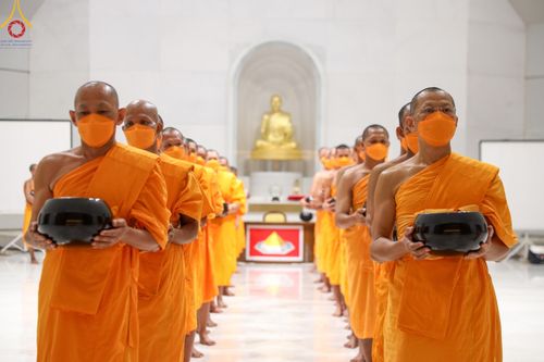 ภาพ No.107435:พิธีตักบาตรพระธรรมยาตราฯ ในโครงการธรรมยาตรากตัญญูบูชา มหาปูชนียาจารย์ พระมงคลเทพมุนี(สด จนฺทสโร) พระผู้ปราบมาร ปีที่ 12 ณ อนุสรณ์สถานมหาวิหารพระมงคลเทพมุนี อ.สองพี่น้อง จ.สุพรรณบุรี วันที่ 7 มกราคม พ.ศ. 2567