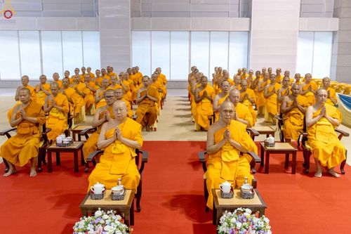 ภาพ No.233827:วันเสาร์ที่ 19 กรกฎาคม พ.ศ.2568 วันมหารำลึก ครั้งที่ 35 พิธีรำลึกถึงนักสร้างบารมี , พิธีสวดพระพุทธมนต์ , พิธีทอดผ้าบังสกุลและถวายไทยธรรม วัดพระธรรมกาย