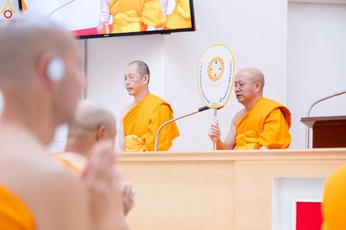 ภาพ No.252296:วันที่ 4-5 ตุลาคม พ.ศ. 2568  วัดพระธรรมกายแคลิฟอร์เนีย ประเทศสหรัฐอเมริกา ได้จัดพิธีตัดปอยผม โดยคณะสงฆ์ ญาติ ๆ และสาธุชน ให้กับนาคธรรมทายาท 8 ท่าน และได้จัดพิธีบรรพชา-อุปสมบท ฉลองพิธีทอดกฐินบรมจักรพรรดิ สร้างอุโบสถ 82 ปี บูชาธรรมหลวงพ่อธัมมชโย