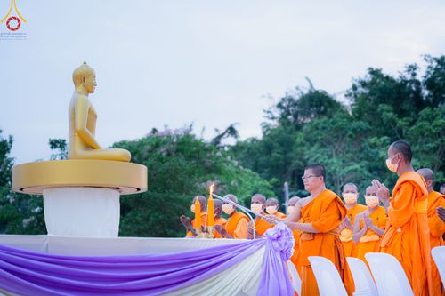 ภาพ No.81418:พิธีทอดผ้าป่า วางดวงแก้วบรมจักรพรรดิ  โปรยรัตนชาติ และพิธีตอกเสาเข็มมงคลต้นแรก อาคาร 80 ปี หลวงพ่อธัมมชโย ณ ศูนย์ปฏิบัติธรรมวิหารแดง อำเภอวิหารแดง จังหวัดสระบุรี วันอาทิตย์ที่ 28 พฤษภาคม พ.ศ.2566