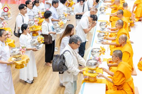 ภาพ No.310723:วันอาทิตย์ที่ 22 กุมภาพันธ์ พ.ศ. 2569 พิธีถวายโคมมาฆประทีป ณ ห้องแก้วสารพัดนึก 2 วัดพระธรรมกาย จ.ปทุมธานี