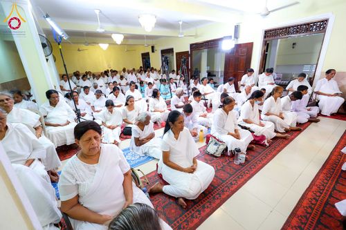 ภาพ No.317792:วันที่ 1 เมษายน พ.ศ. 2569 พิธีสวดธัมมจักกัปปวัตตนสูตรนานาชาติ ในวันพระใหญ่ ขึ้น 15 ค่ำ เดือน 5 (Poya Day)  ณ ศรีธรรมนันทะปิริเวนะ เเละ  วัดวิมลวิหาร นาวละ ประเทศศรีลังกา