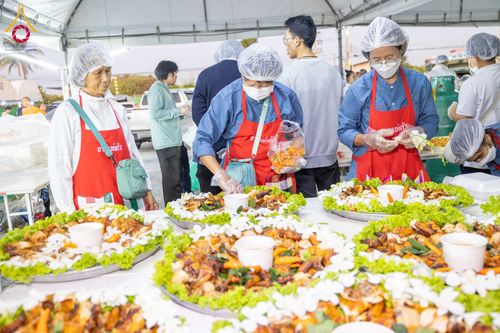 ภาพ No.289993:วันที่ 8 มกราคม พ.ศ. 2569 พิธีถวายภัตตาหารเป็นสังฆทาน แด่พระธรรมยาตรา ณ อนุสรณ์สถานคลองบางนางแท่น อ.สามพราน จ.นครปฐม ในโครงการธรรมยาตรา กตัญญูบูชา มหาปูชนียาจารย์ พระมงคลเทพมุนี(สด จนฺทสโร) พระผู้ปราบมาร อนุสรณ์สถาน 7 แห่ง ปีที่ 14