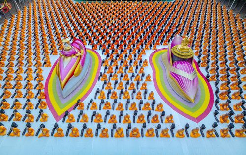 ภาพ No.288426:วันที่ 4 มกราคม พ.ศ. 2569 พระธรรมยาตราปฏิบัติธรรม และถ่ายภาพหมู่ประวัติศาสตร์ ในโครงการธรรมยาตรา กตัญญูบูชา มหาปูชนียาจารย์ พระมงคลเทพมุนี(สด จนฺทสโร) พระผู้ปราบมาร อนุสรณ์สถาน 7 แห่ง ปีที่ 14 ณ อนุสรณ์สถานมหาวิหารพระมงคลเทพมุนี (โลตัสแลนด์) อ.สองพี่น้อง