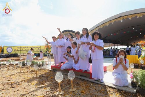 ภาพ No.76238:พิธีกลั่นแผ่นดินสร้างมหาเจดีย์ปัตตานี , พิธีตักบาตรแด่พระภิกษุสงฆ์ 159 รูป ,  พิธีทอดผ้าป่า , พิธีโปรยรัตนชาติ ,  พิธีจุดประทีปถวายเป็นพุทธบูชา ณ ศูนย์อบรมเยาวชนปัตตานี จ.ปัตตานี วันอาทิตย์ที่ 5 กุมภาพันธ์ พ.ศ.2566