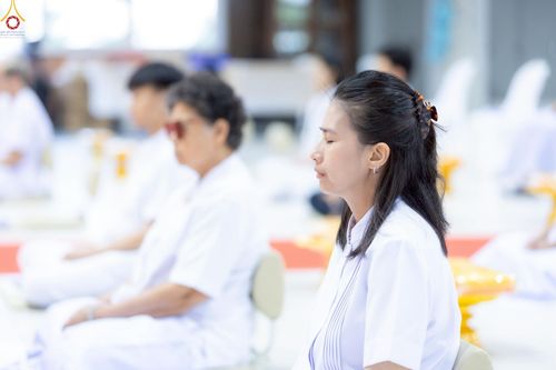 ภาพ No.249118:วันที่ 26-28 กันยายน พ.ศ. 2568 โครงการอบรม อุบาสกแก้ว อุบาสิกาแก้ว รุ่นที่ 3  ณ ศูนย์ปฏิบัติธรรมสมุทรปราการ ได้รับความเมตตาจากคณะสงฆ์ในพื้นที่  รวมถึงผู้บริหารสถานศึกษา ที่นำนักเรียนระดับมัธยมปลาย  มารับฟังข้อมูลเพื่อที่จะเป็นกำลังสำคัญ ในการเข้าร่วมขบวน