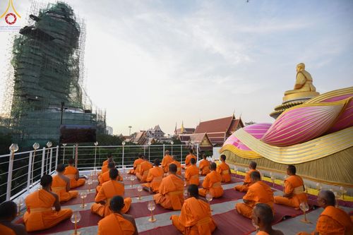 ภาพ No.201616:พิธีจุดประทีปถวายเป็นพุทธบูชา และบูชาธรรมมหาปูชนียาจารย์ ณ อาคารธรรมยาตรา กตัญญูบูชามหาปูชนียาจารย์ ตรงข้ามวัดปากน้ำภาษีเจริญ จ.กรุงเทพมหานคร ในโครงการธรรมยาตรา กตัญญูบูชา มหาปูชนียาจารย์ พระมงคลเทพมุนี(สด จนฺทสโร) พระผู้ปราบมาร อนุสรณ์สถาน 7 แห่ง