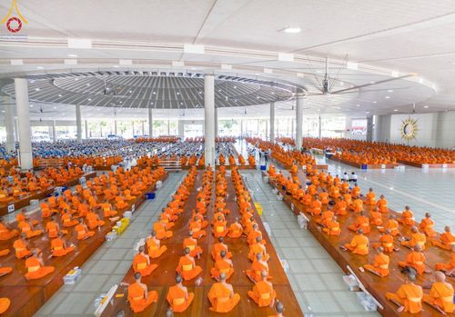 ภาพ No.147794:พิธีถวายภัตตาหารเมนูสวรรค์ ในพรรษาแห่งการเข้าถึงธรรม วันเสาร์ที่ 10 สิงหาคม พ.ศ. 2567 ณ หอฉันคุณยายอาจารย์ฯ วัดพระธรรมกาย