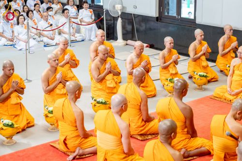 ภาพ No.223785:วันอาทิตย์ที่ 11 พฤษภาคม พ.ศ. 2568 พิธีอุปสมบทสามเณรเปรียญธรรมอุปสมบทอุทิศชีวิต 9 รูป อุบาสก 1 ท่าน ณ อุโบสถพระไตรปิฏกวัดพระธรรมกาย