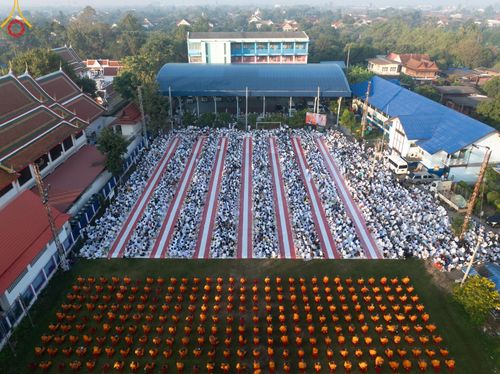 ภาพ No.197684:พิธีตักบาตรพระธรรมยาตรา ณ อนุสรณ์สถานลำดับที่ 4 สถานที่เกิดด้วยกายธรรม วัดโบสถ์(บน) ต.บางคูเวียง จ.นนทบุรี ในโครงการธรรมยาตรา กตัญญูบูชา มหาปูชนียาจารย์ พระมงคลเทพมุนี(สด จนฺทสโร) พระผู้ปราบมาร อนุสรณ์สถาน 7 แห่ง ปีที่ 13 วันที่ 19 มกราคม พ.ศ. 2568