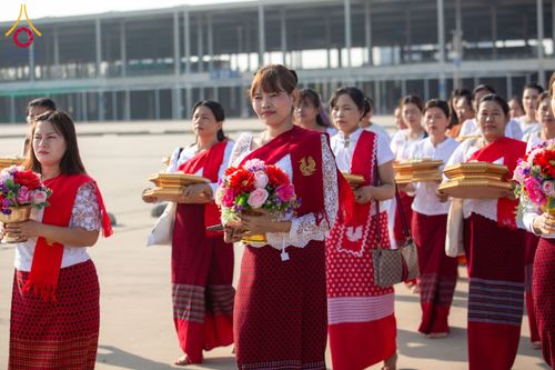 ภาพ No.209685:วันอาทิตย์ที่ 2 มีนาคม พ.ศ. 2568 พิธีภาคบ่าย สัมมนาพิเศษ, ปฏิบัติธรรม พิธีรับมอบพระบรมสารีริกธาตุ ณ สภาธรรมกายสากล วัดพระธรรมกาย