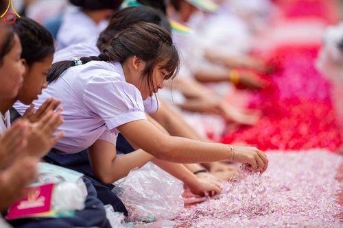 ภาพ No.128242:พิธีอัญเชิญพระบรมสารีริกธาตุ " ใจกลางเมืองนครหาดใหญ่ " เพื่อประดิษฐาน ณ มหารัตนเจดีย์สิริปทุมสวรรค์ (เจดีย์อริยพุทธะ 5 พระองค์) ศูนย์ปฏิบัติธรรมภาคใต้ อ.บางกล่ำ จ.สงขลา  วันที่ 9 มีนาคม พ.ศ.2567 (ชุดที่ 1)