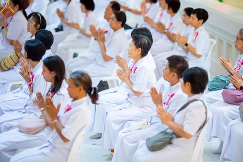 ภาพ No.214816:พิธีต้อนรับสัญญาบัตร พัดยศ พระราชวิเทศวชิรเวที (บัณฑิต วรปญฺโญ) เจ้าอาวาสวัดพระธรรมกายสกอตแลนด์ สหราชอาณาจักร ผู้ช่วยเจ้าอาวาสวัดพระธรรมกาย ณ อุโบสถพระไตรปิฏก วัดพระธรรมกาย