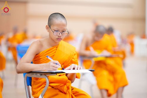 ภาพ No.267261:วันที่ 7 พฤศจิกายน พ.ศ. 2568 พิธีสอบธรรมสนามหลวง นักธรรมชั้นโท - เอก ณ สนามสอบวัดพระธรรมกาย
