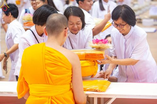 ภาพ No.212765:วันอาทิตย์ที่ 23 มีนาคม พ.ศ. 2568 พิธีร่วมบุญโครงการบรรพชาสามเณร 5,000 รูป ณ ห้องแก้วสารพัดนึก 2 วัดพระธรรมกาย