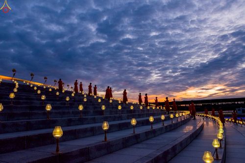 ภาพ No.241023:วันพุธที่ 27 สิงหาคม พ.ศ. 2568 พิธีจุดประทีป ในวันธรรมชัย ณ วัดพระธรรมกาย