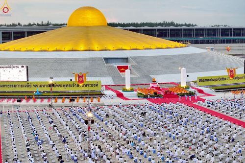 ภาพ No.252938:วันที่ 10 ตุลาคม พ.ศ. 2568 พิธีปลูกต้นทรัพย์บานชื่น ณ ลานธรรม วัดพระธรรมกาย