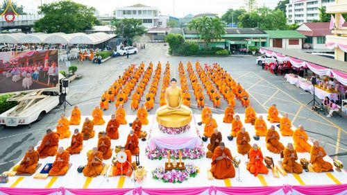 ภาพ No.150846:พิธีเจริญพระพุทธมนต์ และทำบุญตักบาตรแด่คณะสงฆ์ จำนวน 121 รูป เนื่องในโอกาสฉลองครบรอบ 120 ปี อำเภอคลองหลวง จังหวัดปทุมธานี เพื่อถวายเป็นพุทธบูชา ช่วยเหลือผู้ประสบความเดือดร้อนจากอุทกภัย และคณะสงฆ์ 323 วัด 4 จังหวัดชายแดนภาคใต้ วันเสาร์ที่ 31 สิงหาคม พ.ศ. 