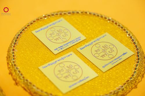 ภาพ No.160846:พิธีเจริญพระพุทธมนต์ และปิดแผ่นทองรูปเหมือน พระเดชพระคุณพระมงคลเทพมุนี (สด จนฺทสโร) พระผู้ปราบมาร จำนวน 3 องค์ วันเสาร์ที่ 5 ตุลาคม พ.ศ. 2567 ณ อาคารปลูกศรัทธา 2 (ชานชลาเดิม) วัดพระธรรมกาย อ.คลองหลวง จ.ปทุมธานี