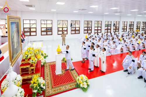 ภาพ No.276060:วันที่ 5 ธันวาคม พ.ศ. 2568 พสกนิกรอำเภอคลองหลวง พร้อมใจบำเพ็ญกุศลอุทิศถวาย “ในหลวงรัชกาลที่ 9” น้อมรำลึกในพระมหากรุณาธิคุณ เนื่องในวันคล้ายวันพระบรมราชสมภพ วันชาติ และวันพ่อแห่งชาติ ณ อาคารปลูกศรัทธา 2 วัดพระธรรมกาย อำเภอคลองหลวง จังหวัดปทุมธานี